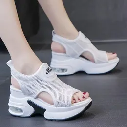 Höjd Insula Sandaler Sport ökar för kvinnor 2024 Summer Fashion Roman Style Wedge Platform Internet Sandalsandals 60496 Sandaler