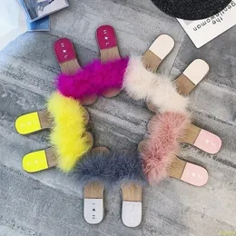 Summer Womens Candy Colors Feather Slippers Fashion Crystal Flax Weaving Antiskid Flat Sandals Kvinnliga glänsande tofflor Y200423