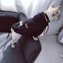 Marchio di moda Pet Dogs Abbigliamento impermeabile Impermeabile per abbigliamento per animali domestici per cani Bulldog francese Pug Cani Felpe con cappuccio Giacca a vento