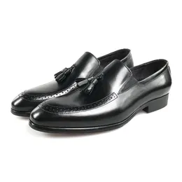 Mens 비즈니스 슬립 가죽 드레스 Tassel Italian Designer Wedding Oxfords Shoes 220