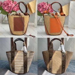 Liten Woody Basket Summer Totes Väskor axel crossbody hanterar tygväska glänsande kalvskinn brun band lyxig designer attityd dragskon lång läderband