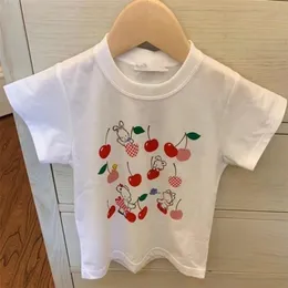 Baby Girl Summer Tshirt dla dzieci słodkie bawełniane niedźwiedzie wiśniowe dziewczyny drukowane białe koszulki 220607