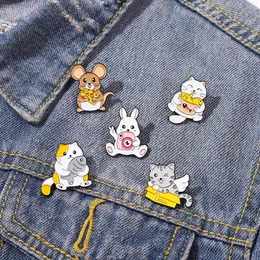 Gato e peixe esmalte pino coelho rato queijo broches metal crachás saco roupas pins up presente de jóias para amante animal