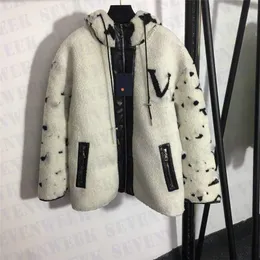 여성을위한 양고기 양모 후드 자켓 코트 겨울 따뜻한 긴 소매 겉옷 패션 브랜드 레이디 자켓