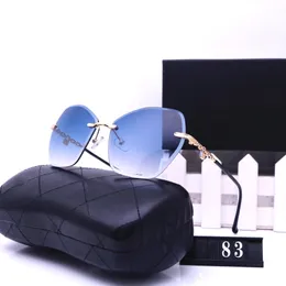 Mens Designer نظارة شمسية النساء الفاخرة نظارات الشمس المطلية إطار مربع مربع العلامة التجارية الرجعية الأزياء الأزياء Occhiali da Sole Firmati 7 لون اختياري مع صندوق 73