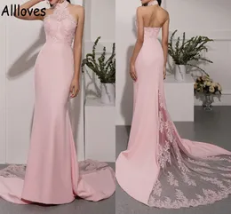 Dammig rosa sjöjungfru brudtärna klänningar lång halter spets appliced ​​elegant satin maid of Honor klänning arabisk plus storlek sexig öppen back bröllop gäst fest klänning cl0773