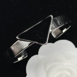 Modedesigner armband för män kvinnor silver smycken triangel dropp bokstäver p armband gåvor kvinnor lyx kärlek armband 2022