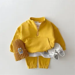 春秋の赤ちゃん男の子の女の子服子供幼児ファッション衣装キッズトラックスーツの手紙パーカージャケットパンツ2pcsセット220326