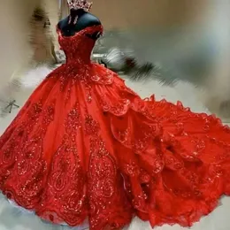 Funkelnde rote Quinceanera-Kleider, schulterfrei, bauschiger, gestufter Rock, süßes 16-Kleid, Pailletten-Applikationen, Perlen, Abendkleider für 15 Jahre