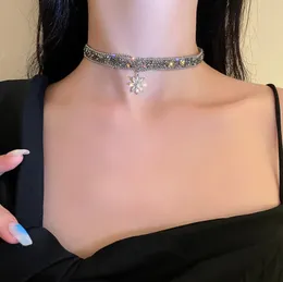 Moda Kryształ Choker Neck Clavicle Łańcuch Ice Kwiat Wisiorek Naszyjnik Glitter Regulowany Metalowy Łańcuch Kobiety Chic Biżuteria