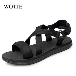 Homens de verão Sandals Beach Sapatos casuais homens chinelos confortados chinelos de água sandalia hombre zapatos hombre grande tamanho 3947 j220716