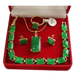 مجموعة مجوهرات مطلية بالذهب عيار 18 قيراط من اليشم الأخضر ، أقراط وسوار وخاتم للنساء
