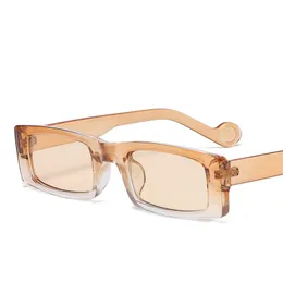 Persönlichkeit Gradient Kontrast Sonnenbrille für Frau Modedesigner Schwarz PC Klein Quadratisch Einfach Net Rot Trend Catwalk Heiße Damenbrille
