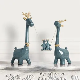 Família de Deer Mão esculpida Figuras colecionáveis ​​Resina miniatura Moden Animais fofos Ornamentos para decorações de escritório em casa 220617