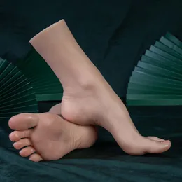 Falska naglar Sexig fot mannequin -modell kvinnlig skytte rekvisita fetisch simulering flytande silikon med bentosböjda sulor och armbandsfalse
