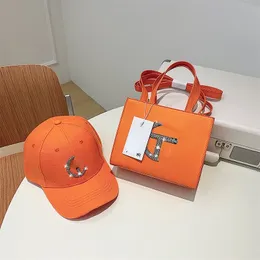 Set di borse e berretti da donna di nuova moda 2022 con borse a tracolla firmate da trapano, cappelli di marca con patta all'ingrosso