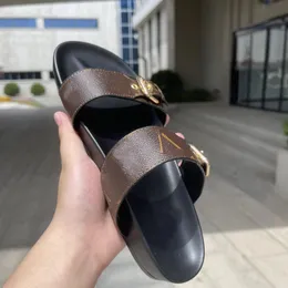 Slifori estivi da 2022 Women Bom Dia Dia Flat Mule Regolated Cinghes con fibbie d'oro Summer Classic Fashion Design in pelle Slide Donne Donne