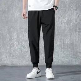 Pantaloni da uomo da uomo jogger asciutti rapidi uomini sottili 2022 estate leggero semplici pantaloni streetwear giapponesi casual nero per Menmen's