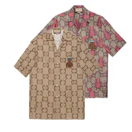 2022 Män Kvinnor Casual Shirts Sommar Hawaii Style Button Lapel Cardigan Kortärmad Svart Skjorta Blusar Toppar Märke Designer Design Loose Top