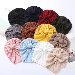 Hårtillbehör 12st/Lot Solid Cotton Sticked Baby Hat Söt Bow Topknot Boy Girl Winter Cap High Elastic Born Turban Headwrap tjock Beanie