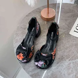 Sandaler 5 cm retro Etnisk stil Kvinnor s höga klackar sommar och höstblommor Elegant Bow Elastic Band Work Shoes 220427