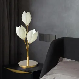 Table Lamps YIYINGART Postmodern Simple Living Room Lamp Light Luxury Atmosphere Villa Ceramic Magnolia Flower Bedroom Bedside