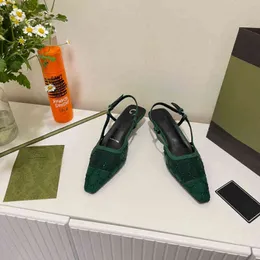Sandálias de striletto de shesh shinestone 2022 desfile de moda de verão sapatos femininos com cinto unilateral e fivela de cabeça quadrada vazia