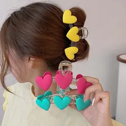 Nya Korea hjärtform akryl hårklor krabba pärlklor klämmor för kvinna flickor bad barrette hårnålar mode hårtillbehör