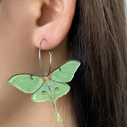 Fashion Green Butterfly Acrylic Dangle Earrings Women Girl Vintage Moth Earrings Funny Lifelike Animal Jewelry Creative Gift Accessories