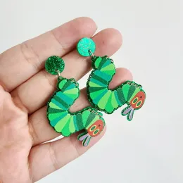 Komik taklit yeşil tırtıl akrilik saplama küpeleri kadınlar için kızlar moda mücevherleri benzersiz böcek sallantıları toptan