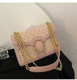 Bolsos de mensajero de diseñador Bolso de hombro de moda de cuerpo cruzado de cuero suave para mujer cadena de metal Bolso de embrague Satchel Bolsos de lujo bolso de señora con solapa para mujer HBP