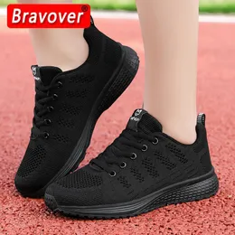 Kvinnor avslappnade sportskor mode män springskor väver luftnät sneakers svart non slip skor för andningsbotten jogging skor 220606