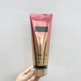 Bästsäljande Parfym Body Lotion 236ml ren kärlek kokos passion sunkiga Sexig tjej Kvinnor Doft Lasting Lady Secret lotioner gratis leverans