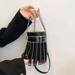 Luxury Round Bucket Shoulder Bag Women Designer Punk Style Chain Handbag and Purses Ladies Small Tassel Crossbody Bag Sac One Main 2205624