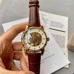 2022 Hot Selling Mens Luxury Watch com Dial transparente Strapra de couro Projeto à prova d'água Lens de safira de 44 mm Relógios