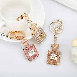 Moda Dżetów Miga Butelka Perfumy Brelok Keychain Piękna Szminka Brelok Key Ring Exquisite Damska Crystal Urok Prezent