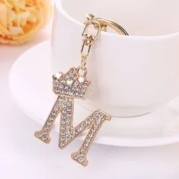 Keychain de letra de strass de cristal com encantos de bolsa feminina coroa pendente de cor de chaves de chave de chave de cor de ouro