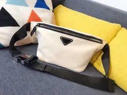 2023 Męska czarna torba Trójkąta Trójkąta nylonowe torby na ramię Messenger Bags Outdoor Men Waists Bag's Torka na klatkę piersiową Wymiana mobilna portfel 2VL033