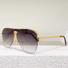 Die Sonnenbrille GREASE MASK SUNGLASSES verfügt über zahlreiche Marken, darunter clevere Muster, wunderschön auf den Bügeln eingravierte Gläser und Originalverpackungen