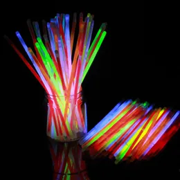 50100PC Mix Color Glow Stick Bezpieczny lekki naszyjnik Bransoletki Fluorescencyjne na impreza świąteczne zapasy koncertowe wystrój koncertu Y201006