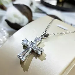 Anhänger Halsketten Elegante Kreuz Anhänger Schmuck Kubikzircon Stein Statement Halskette Für Frauen ZubehörAnhänger