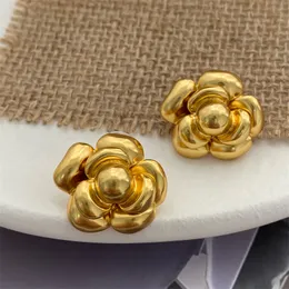 French Classic Net Red Vintage Camellia Stud örhängen Middle Age 18K Gold Plated Court Vintage Seiko Quality Jewelry Gift