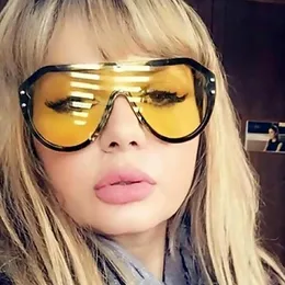 Solglasögon Lyxdesigner Kvinnor Gula Mode Nyanser Tonade Glasögon Oversized Transparent Shield Solglasögon Lunettes De SolSolglasögon