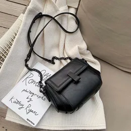 ショルダーバッグ・ポシェット ^LEATHERY^ Vintage chain cross shoulder bag mini BLACK LRBG4 rBVaE2JMc4yAbX4JAAJX6MZhiEI052.jpg