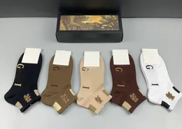 Diseñadores Hombres Damas Pareja de calcetines Luxury Sports Winter Mesh Impresión de letras bordadas Damas de 5 piezas Con caja