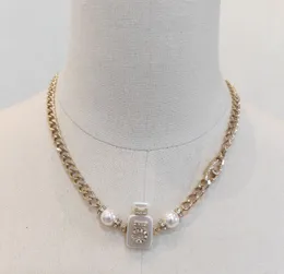 2022 Toppkvalitet Charmhänge halsband med flaska och diamant i guld pläterad för kvinnor bröllop smycken present har lådestämpel PS4038A L