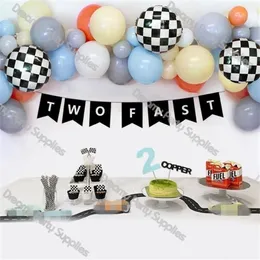 Yarış Araba Balon Kemeri 2. Doğum Günü Partisi Dekor Çocuklar 68pcs Mavi Sarı Balon Garland Kiti Siyah Damalı Globos Zincirleri 220524