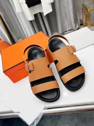 2022 Kvinnor och man Fashion Classic Premium Brand Sandals Temperament Flat Slides Liten Fresh Simple and Comfort 0505 Storlek: 35-44