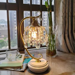 Bordslampor Golden Luxury Crystal Lamp E27 BULB LED Födelsedag bröllopsgåva Desk varm och romantisk säng lampansvarig