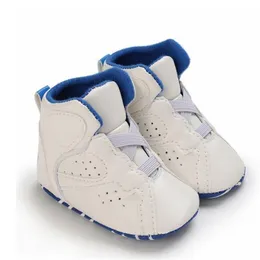 Nyfödda baby första vandrare sneakers läder basket crib skor spädbarn sport barn mode stövlar barn toftsbarn mjuk ensam vinter varma mockasiner